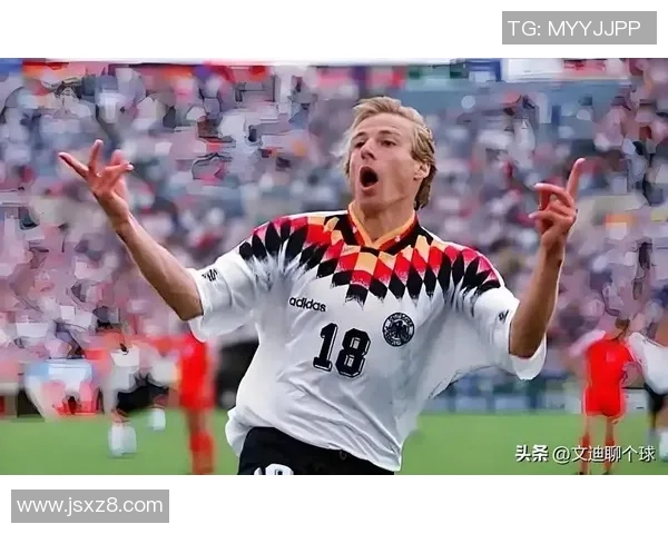 轰炸机足球明星的传奇之路与辉煌成就揭秘